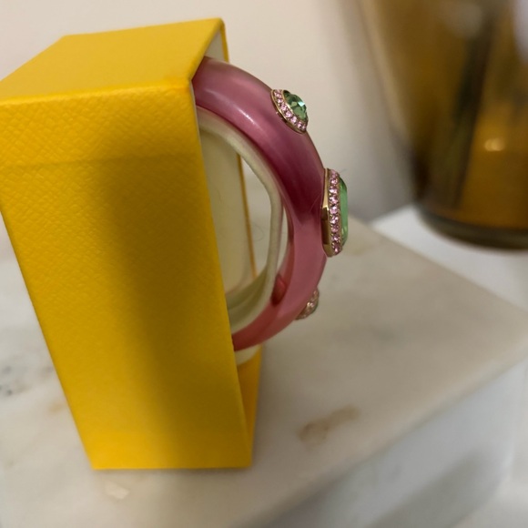 Swarovski Dulcis cuff
Mixed cuts, Multicolored, Gold-tone plated - Picture 10 of 12